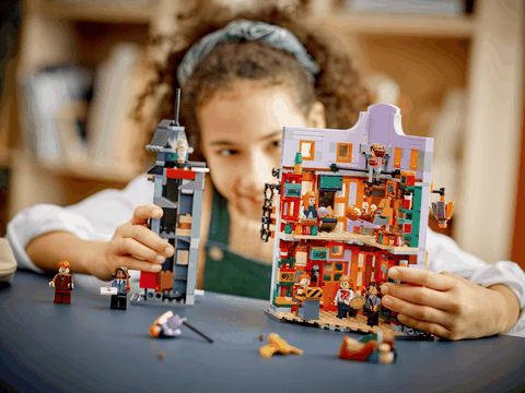 Lego Diagon Alley™: Weasleys' Wizard Wheezes™ 76422