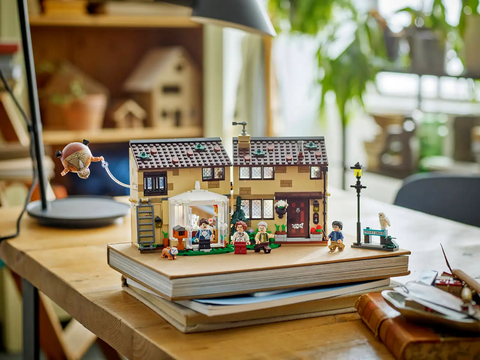 LEGO Privet Drive: Aunt Marge's Visit 76451
