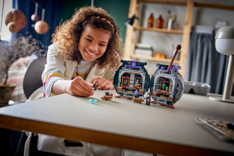 LEGO Cauldron: Secret Potions Classroom 76464