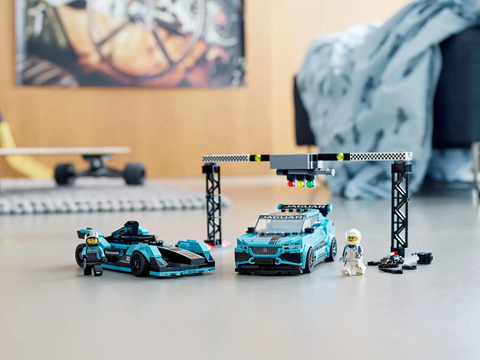LEGO Speed Formula E Panasonic Jaguar Racing GEN2 car & Jaguar I-PACE eTROPHY 76898