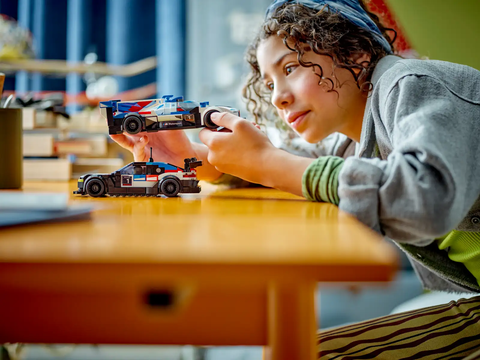 LEGO Speed BMW M4 GT3 & BMW M Hybrid V8 Race Cars 76922