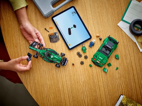 LEGO Speed Aston Martin Safety Car & AMR23 76925