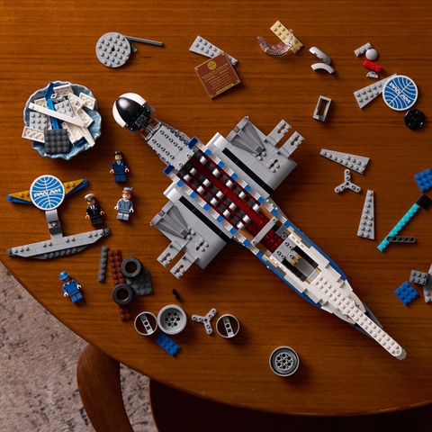 LEGO Douglas™ DC-3™ PAN AM® Airliner 11378