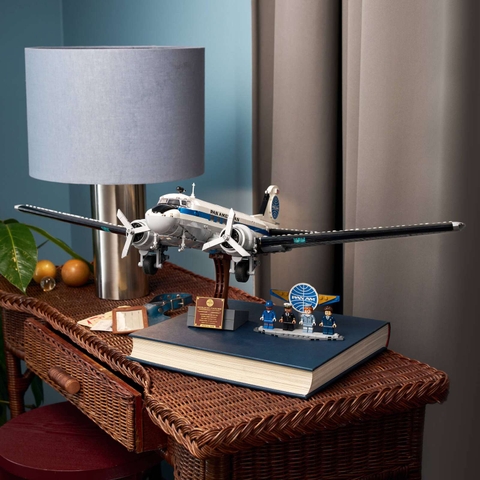 LEGO Douglas™ DC-3™ PAN AM® Airliner 11378