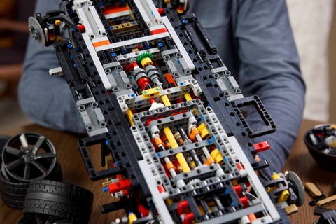LEGO Koenigsegg Sadair's Spear Megacar 42232
