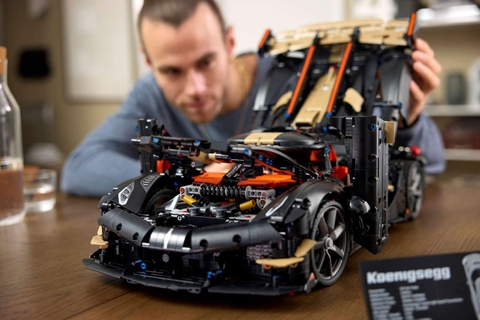 LEGO Koenigsegg Sadair's Spear Megacar 42232