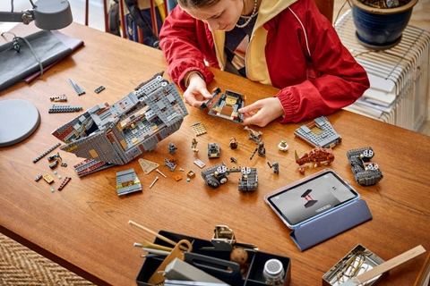 LEGO Star Wars Offworld Sandcrawler™ and Mudhorn 75453