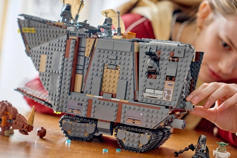 LEGO Star Wars Offworld Sandcrawler™ and Mudhorn 75453