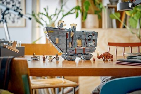 LEGO Star Wars Offworld Sandcrawler™ and Mudhorn 75453