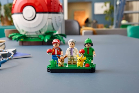 LEGO Pokémon Iconic Trainer Moments Poké Ball 72154