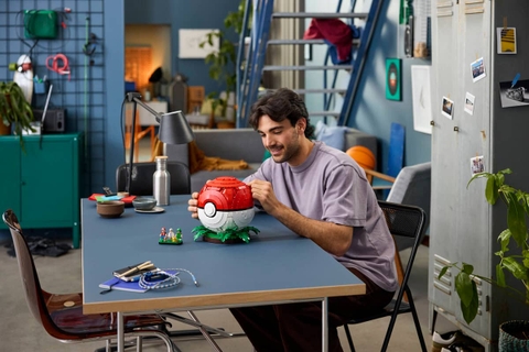 LEGO Pokémon Iconic Trainer Moments Poké Ball 72154