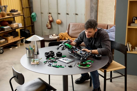 LEGO Technic Aston Martin Aramco AMR25 F1® Car 42240