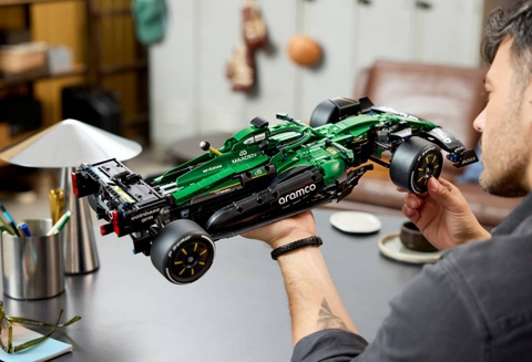 LEGO Technic Aston Martin Aramco AMR25 F1® Car 42240