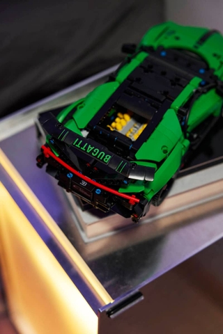 LEGO Technic Green Bugatti Chiron Pur Sport Hypercar 42241
