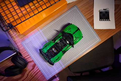 LEGO Technic Green Bugatti Chiron Pur Sport Hypercar 42241