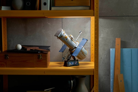 LEGO Icons Hubble Space Telescope 11382
