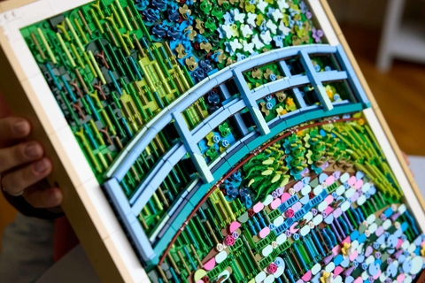 LEGO Claude Monet – Bridge over a Pond of Water Lilies 31220