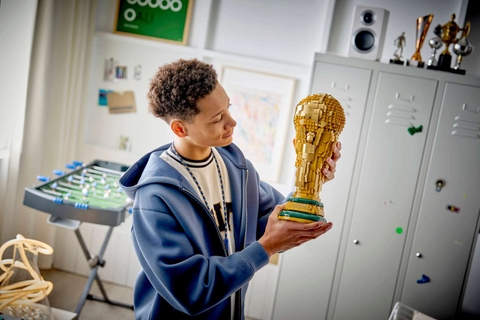 LEGO FIFA World Cup™ Official Trophy 43020