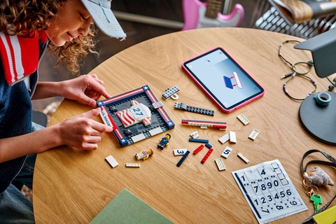 LEGO Editions 2026 U.S. Soccer National Team Jersey 43033