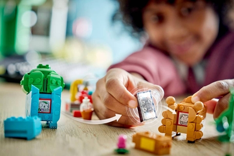 LEGO Pokémon SMART Play™: Berry Bash with Bulbasaur and Bidoof 72155