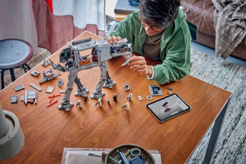 LEGO Star Wars Imperial Remnant AT-AT™ with INT-4 75454