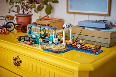 LEGO City Classic Beach Streetcar 60506