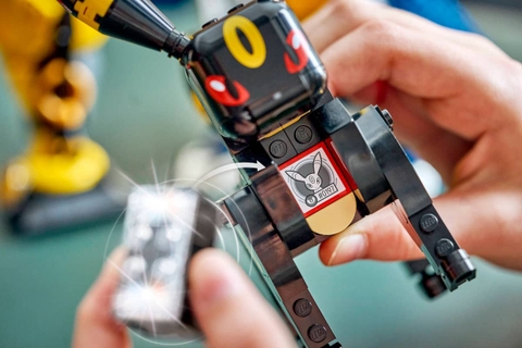 LEGO Pokémon SMART Play™: Umbreon vs. Garchomp Championship Battle 72165