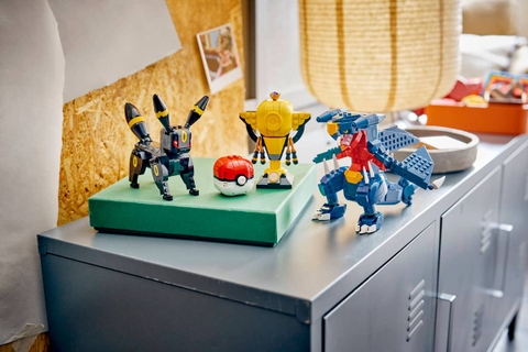 LEGO Pokémon SMART Play™: Umbreon vs. Garchomp Championship Battle 72165