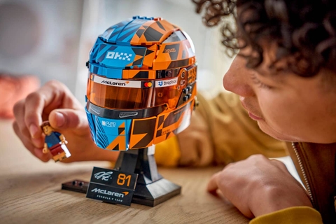 LEGO McLaren Mastercard F1® Team Oscar Piastri Helmet 43017