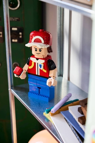 LEGO Pokémon Up-Scaled Red Minifigure 40868