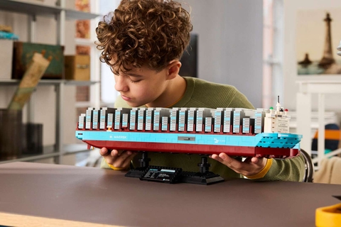 LEGO Maersk Dual-Fuel Container Vessel 40955