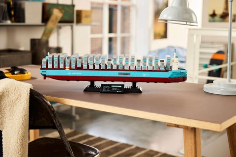 LEGO Maersk Dual-Fuel Container Vessel 40955