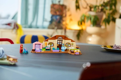 LEGO Bluey School with Rusty and Bluey 11221