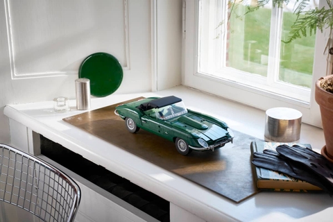Lego Icons Jaguar E-Type 11381