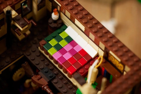 LEGO Disney Hocus Pocus: The Sanderson Sisters' Cottage 21341