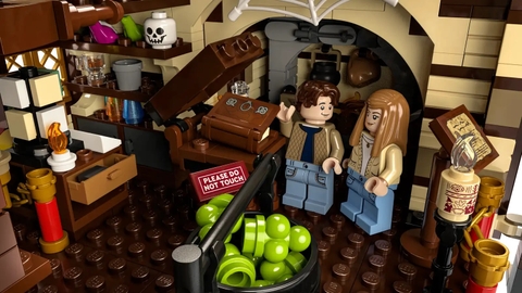 LEGO Disney Hocus Pocus: The Sanderson Sisters' Cottage 21341
