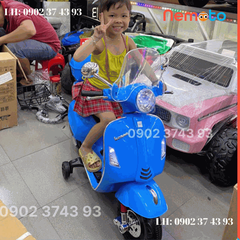 XE VESPA DỄ THƯƠNG CHO BÉ GÁI GẮN KÍNH VÀ CỐP XE