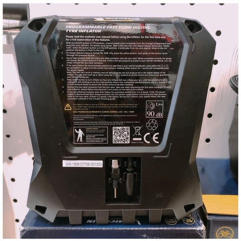 Bơm lốp ô tô 12V Michelin 12266