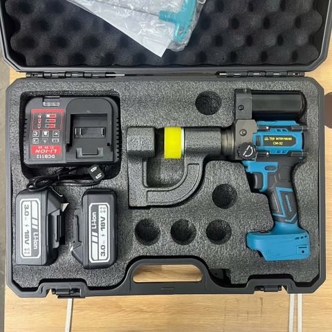 Máy đột lỗ máng cáp sài Pin CM-32