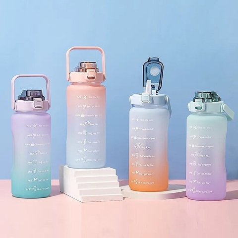 Bình đựng nước có ống hút 2000ml kèm sticker siêu cute