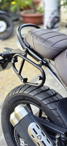 Khung treo túi SW-Motech Triumph Scrambler 400 / Speed 400 – Phải