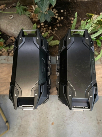 [HÀNG LƯỚT]  Thùng nhôm Givi 37l OBKEV37B TREKKER