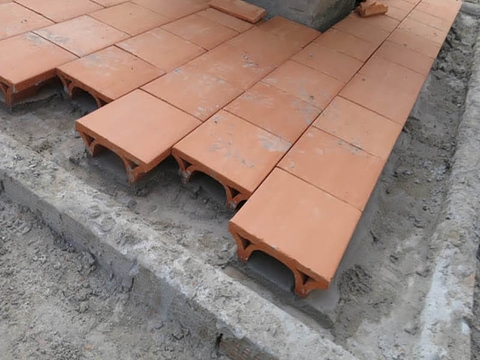 GẠCH CHỐNG NÓNG ĐỊA TRUNG HẢI – GIẢI PHÁP CHỐNG NÓNG HIỆU QUẢ NHẤT CHO MÁI NHÀ VIỆT