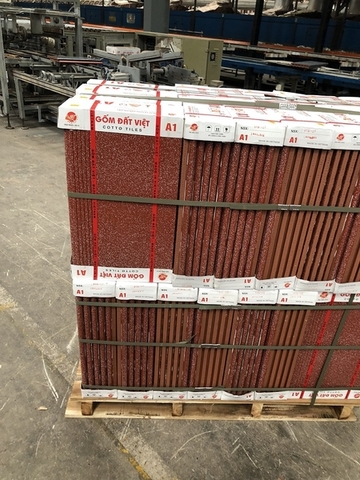 Gạch bậc thềm 30x50cm màu đỏ chấm bi Gốm Đất Việt