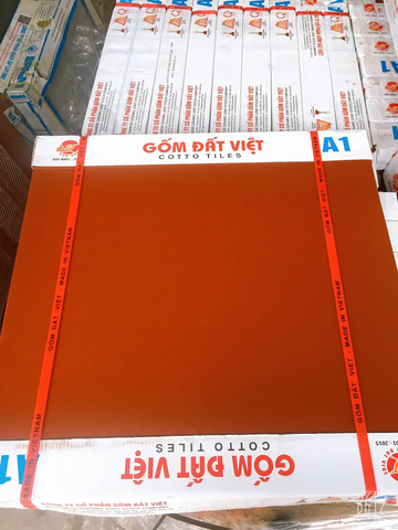 Gạch lát 50x50cm màu đỏ tráng men Gốm Đất Việt