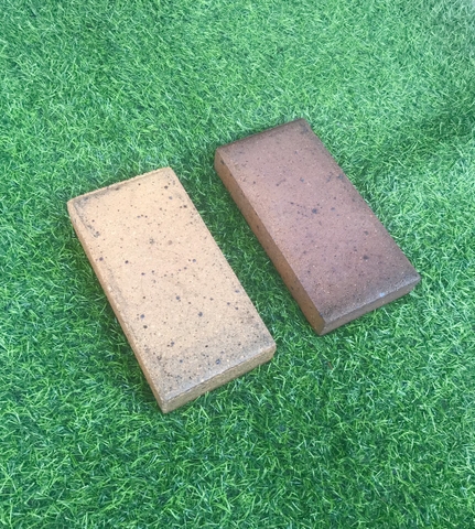 Gạch chữ nhật vàng đen