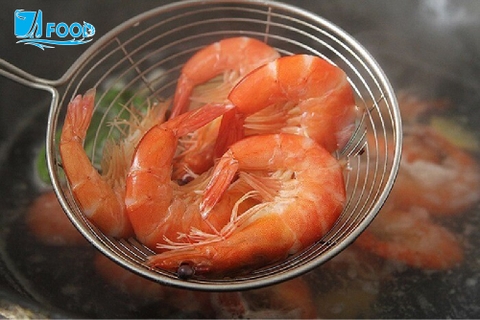 Tôm mua về cho ngay vào tủ lạnh là sai, học ngay 3 cách này tôm để lâu vẫn tươi ngon thịt ngọt như mới