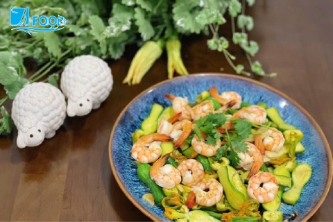 Bí đỏ bao tử xào tôm bổ dưỡng cho bữa tối