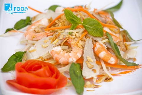 Phở trộn, gỏi tôm thịt vào top món salad ngon của thế giới