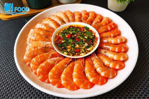 Luộc tôm chẳng cần thêm nước, chỉ cần vài thứ này tôm vẫn ngon ngọt, lên màu đẹp lại chẳng lo cháy nồi